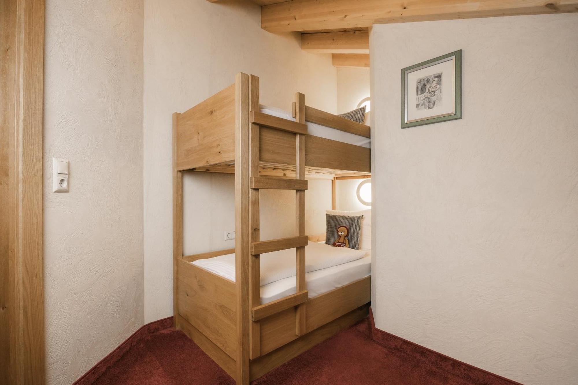 Neueroeffnung Miaflor Familien- & Aktivresort Ried im Oberinntal Oda fotoğraf