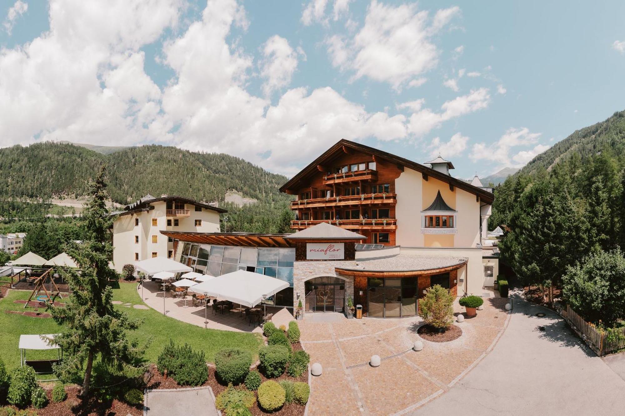 Neueroeffnung Miaflor Familien- & Aktivresort Ried im Oberinntal Dış mekan fotoğraf