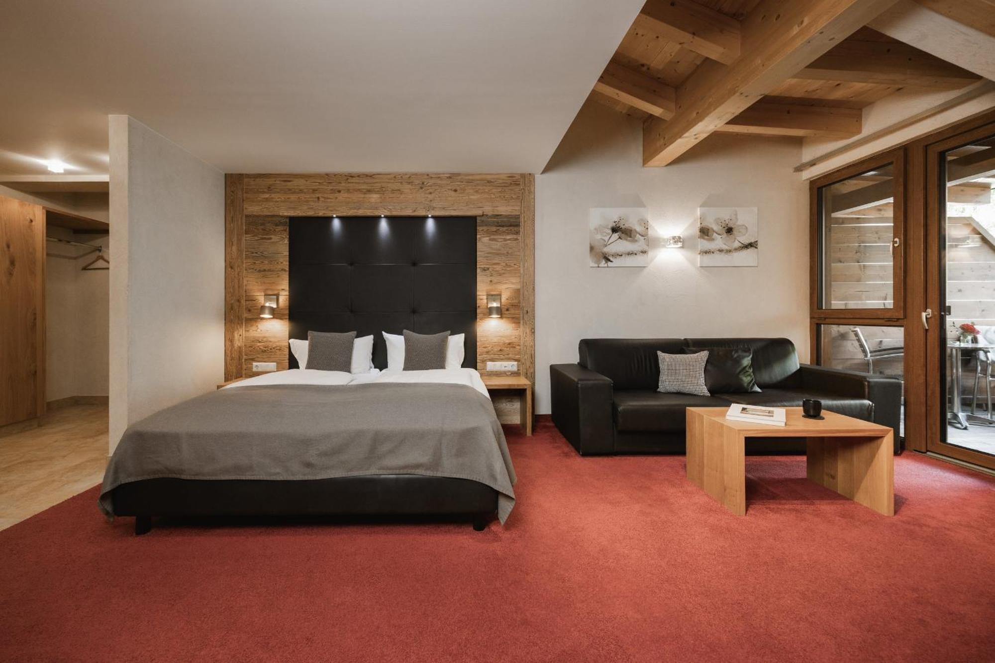 Neueroeffnung Miaflor Familien- & Aktivresort Ried im Oberinntal Oda fotoğraf