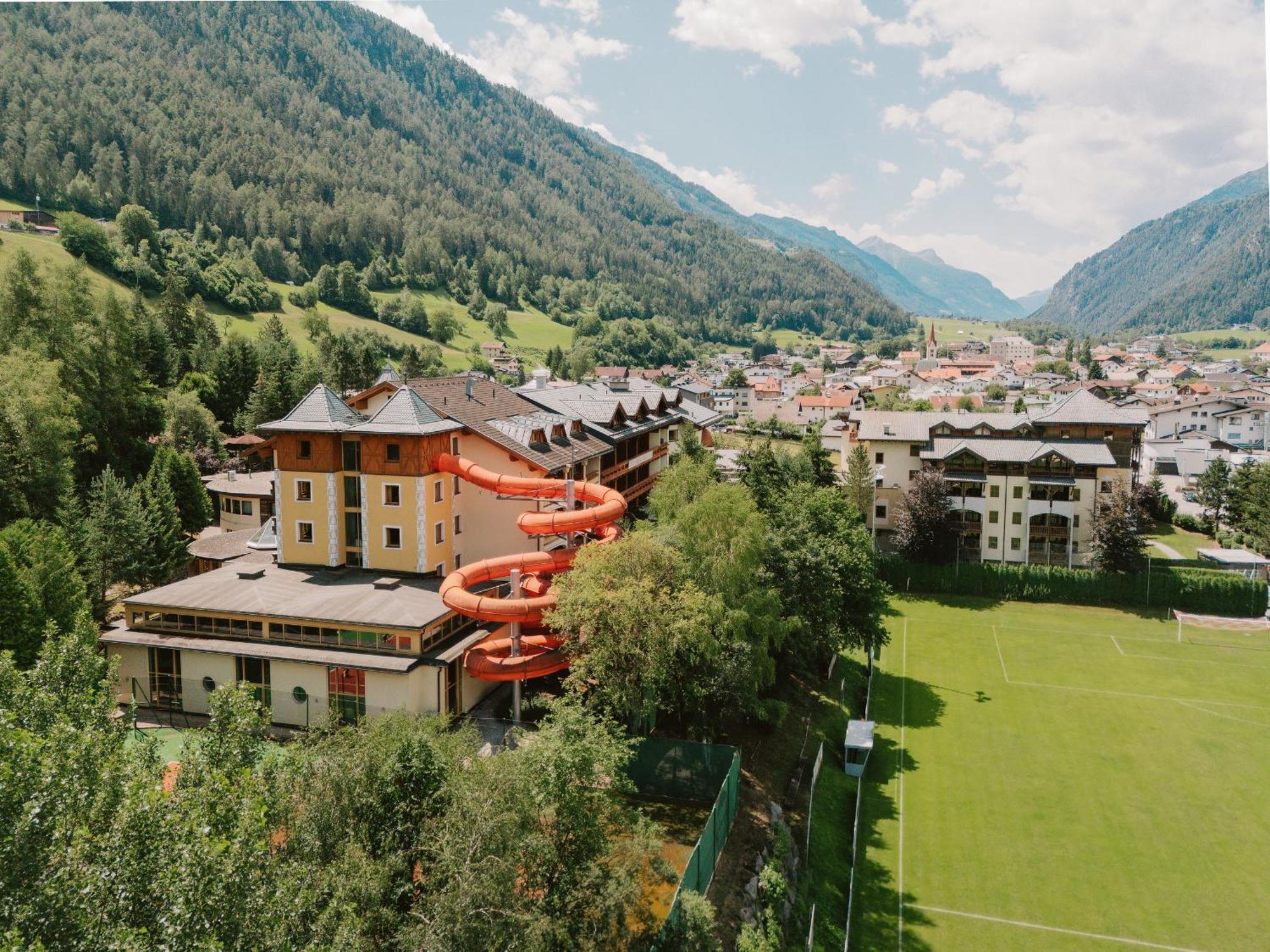 Neueroeffnung Miaflor Familien- & Aktivresort Ried im Oberinntal Dış mekan fotoğraf