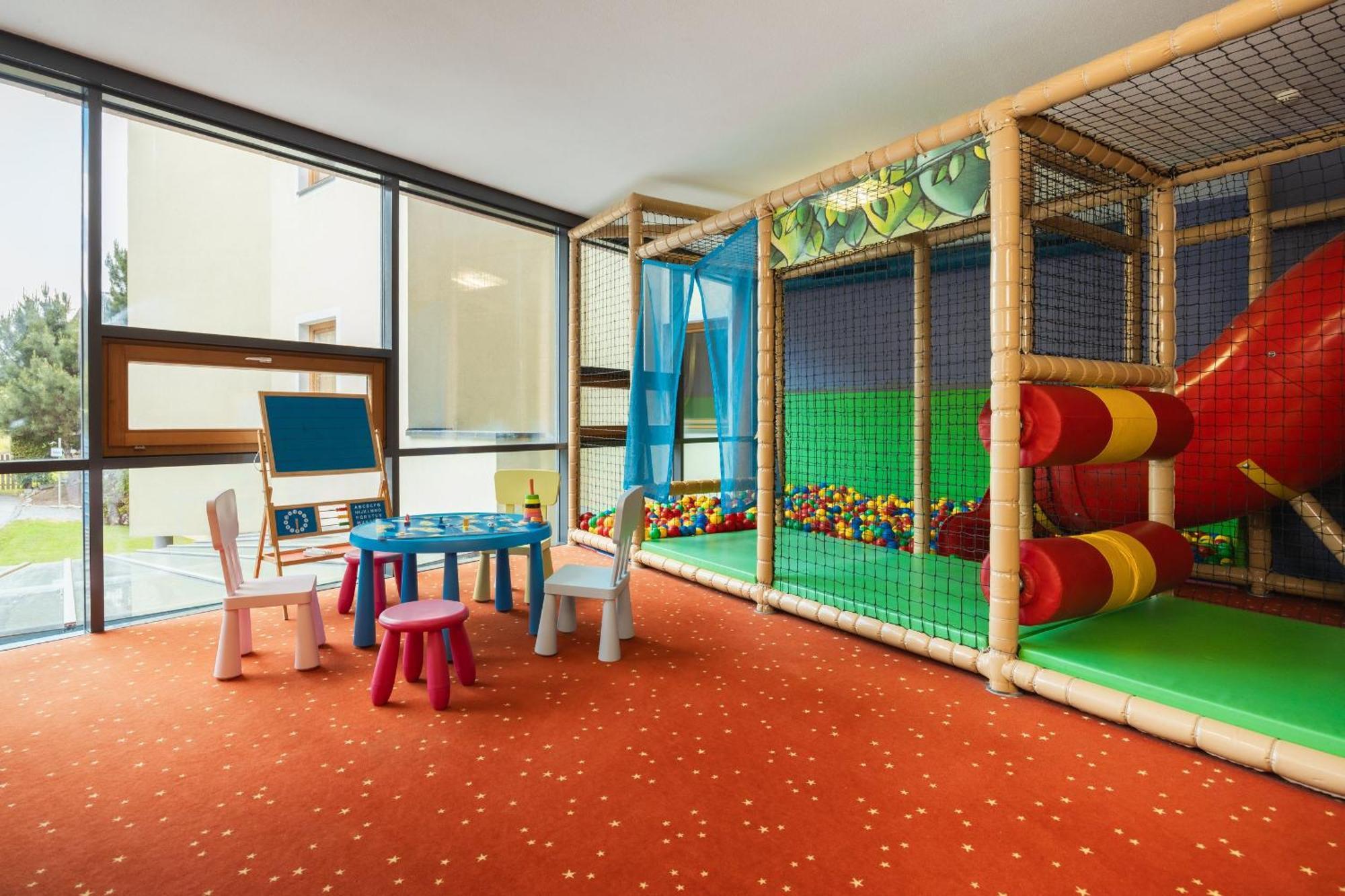 Neueroeffnung Miaflor Familien- & Aktivresort Ried im Oberinntal Dış mekan fotoğraf