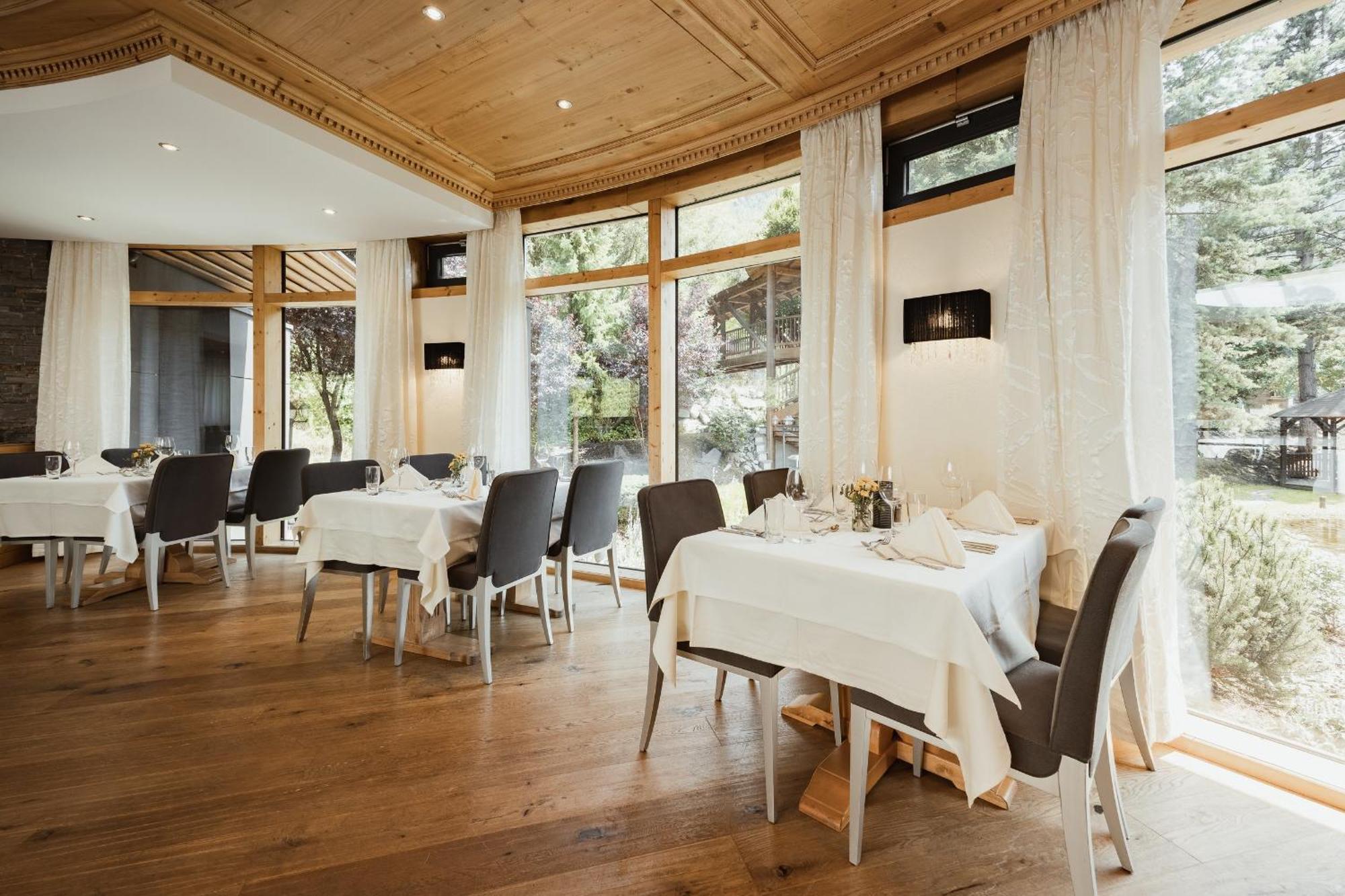 Neueroeffnung Miaflor Familien- & Aktivresort Ried im Oberinntal Dış mekan fotoğraf