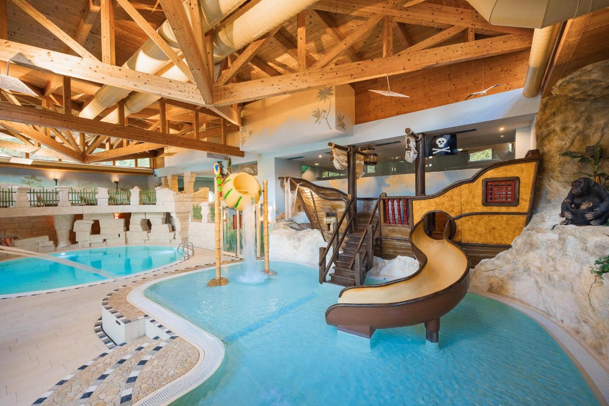 Neueroeffnung Miaflor Familien- & Aktivresort Ried im Oberinntal Dış mekan fotoğraf