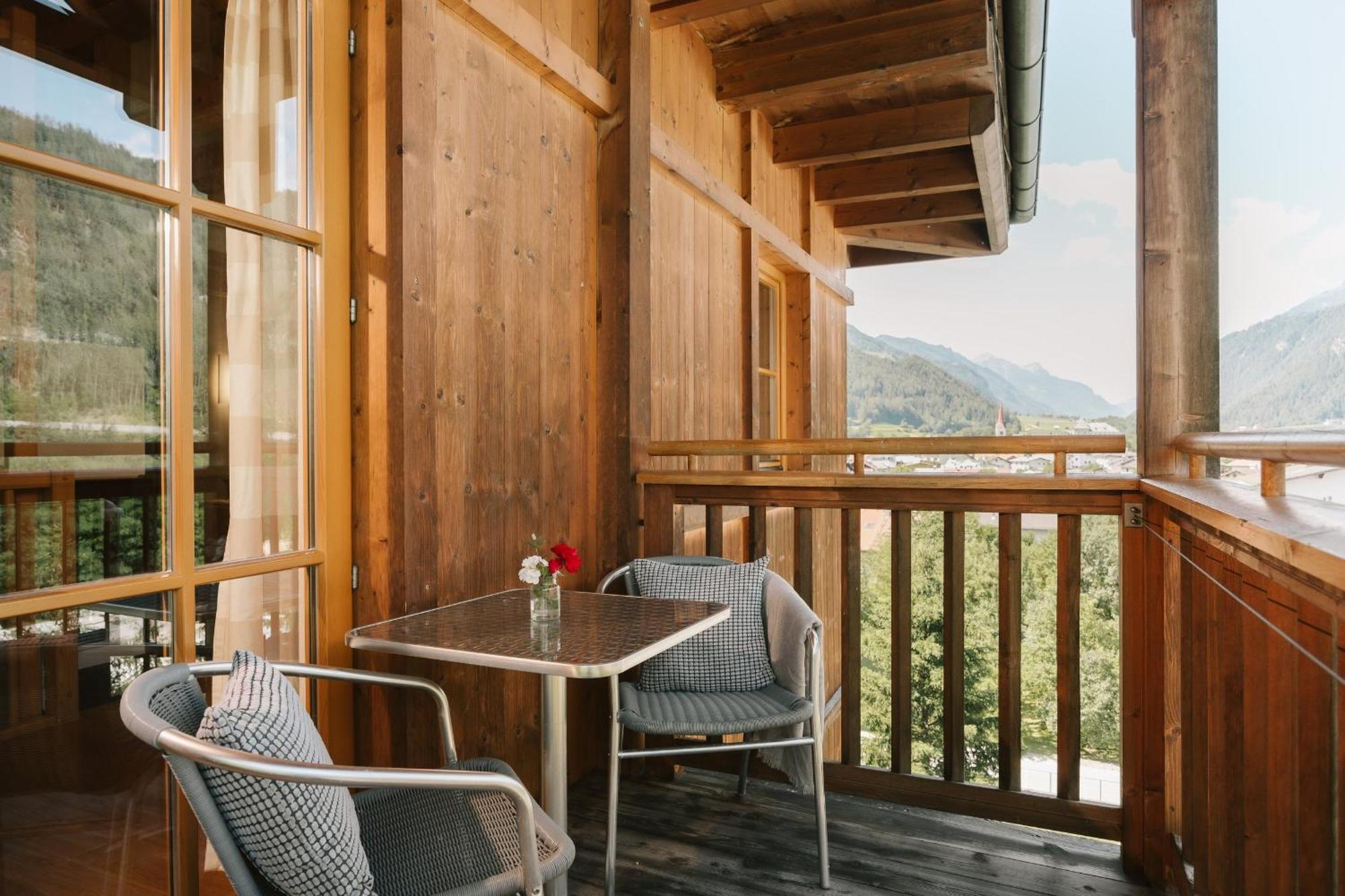 Neueroeffnung Miaflor Familien- & Aktivresort Ried im Oberinntal Oda fotoğraf