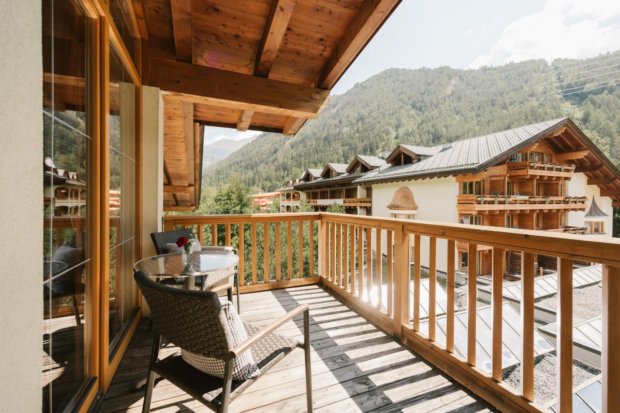 Neueroeffnung Miaflor Familien- & Aktivresort Ried im Oberinntal Dış mekan fotoğraf