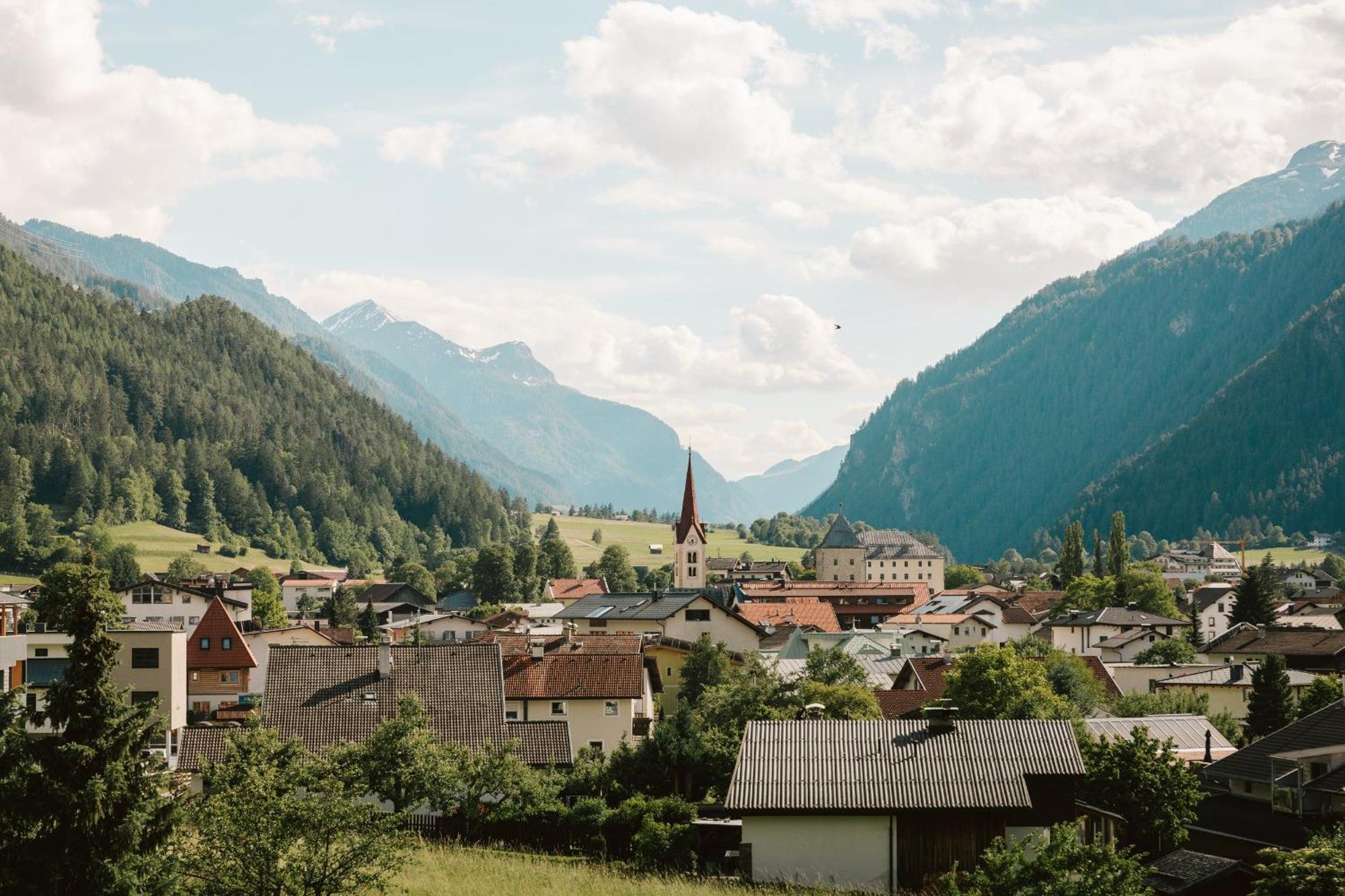 Neueroeffnung Miaflor Familien- & Aktivresort Ried im Oberinntal Dış mekan fotoğraf
