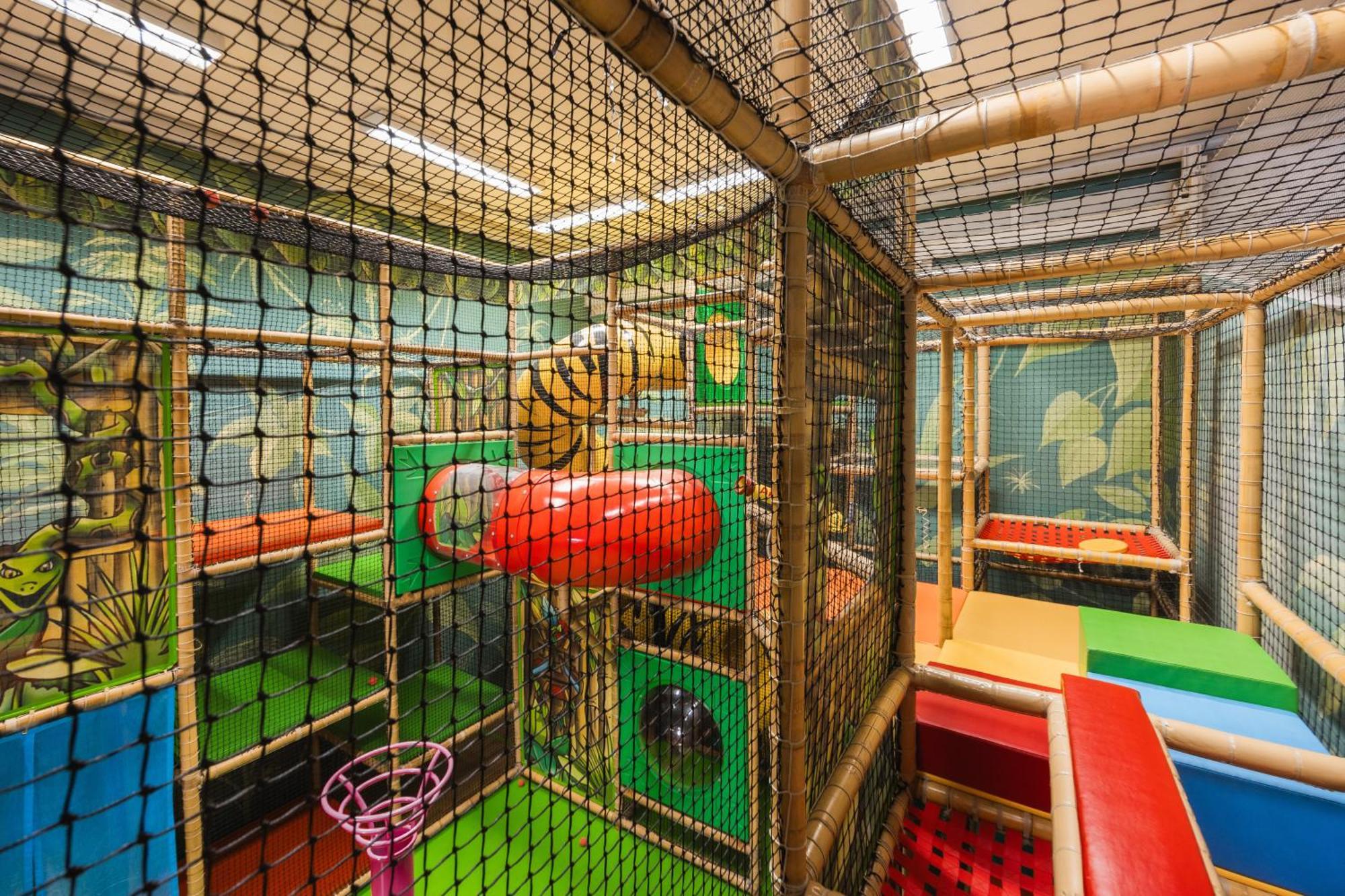 Neueroeffnung Miaflor Familien- & Aktivresort Ried im Oberinntal Dış mekan fotoğraf