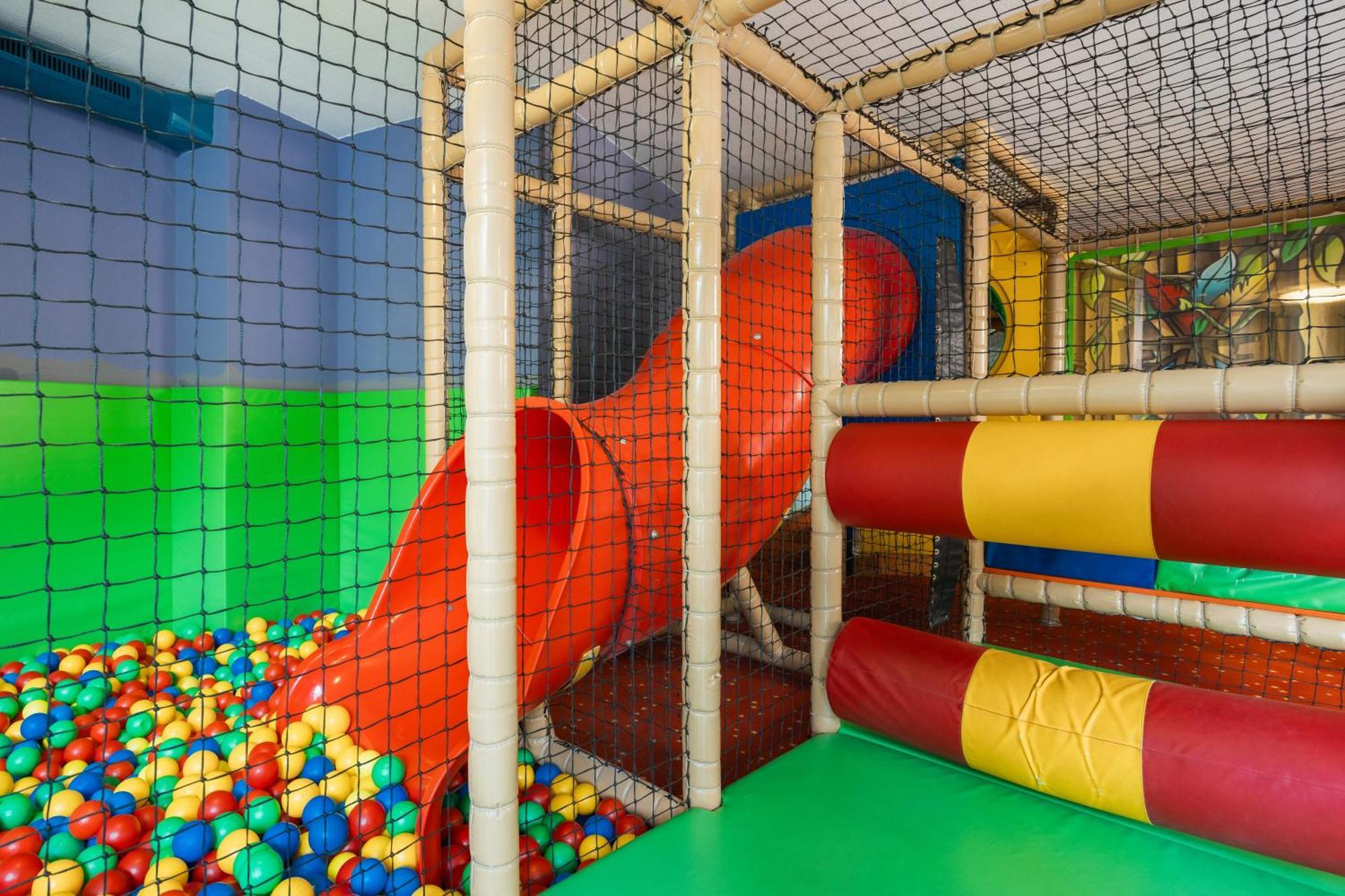 Neueroeffnung Miaflor Familien- & Aktivresort Ried im Oberinntal Dış mekan fotoğraf