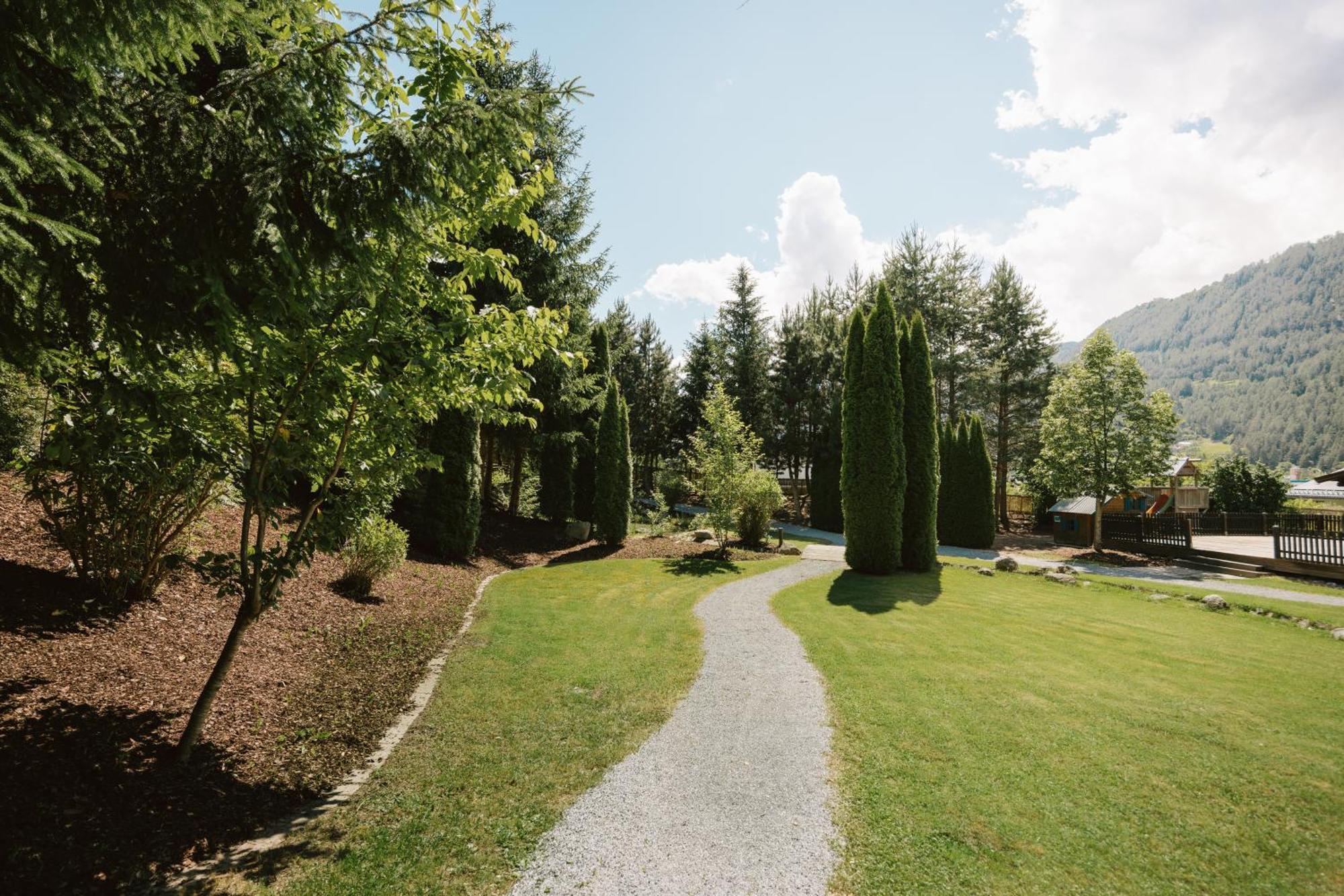 Neueroeffnung Miaflor Familien- & Aktivresort Ried im Oberinntal Dış mekan fotoğraf