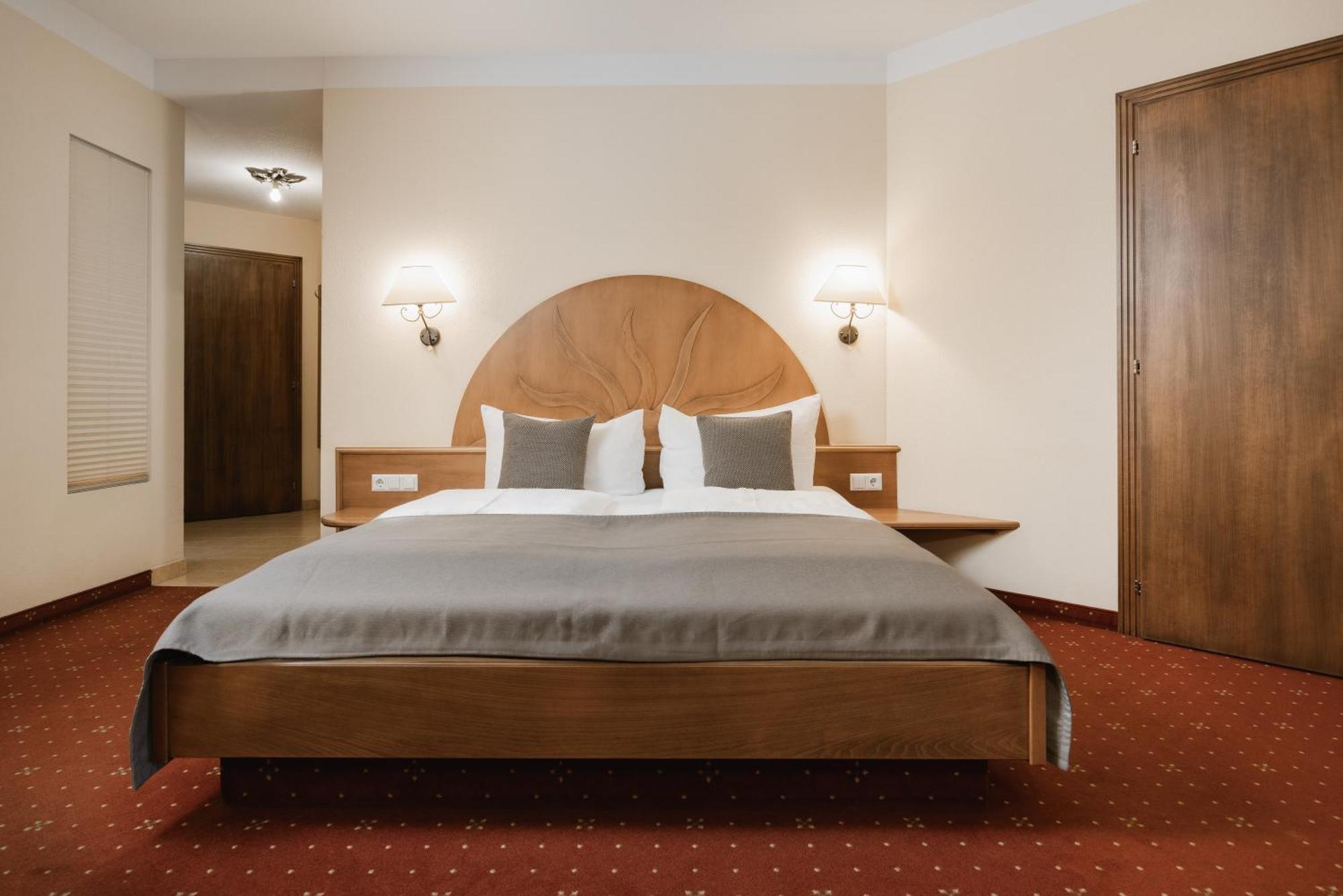 Neueroeffnung Miaflor Familien- & Aktivresort Ried im Oberinntal Dış mekan fotoğraf