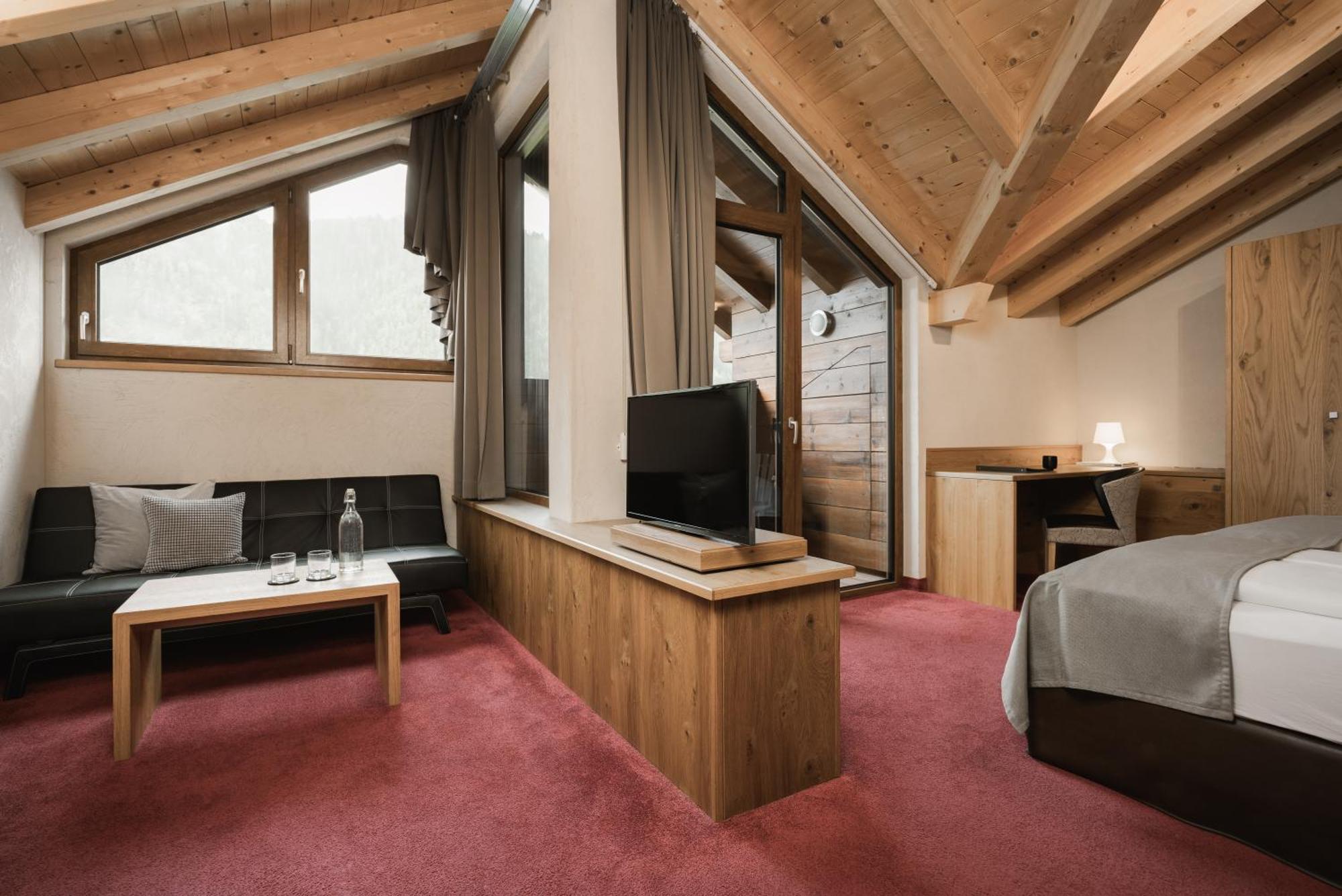 Neueroeffnung Miaflor Familien- & Aktivresort Ried im Oberinntal Dış mekan fotoğraf